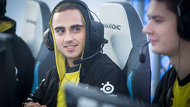  Куро «KuroKy» Салехи Тахасоми.