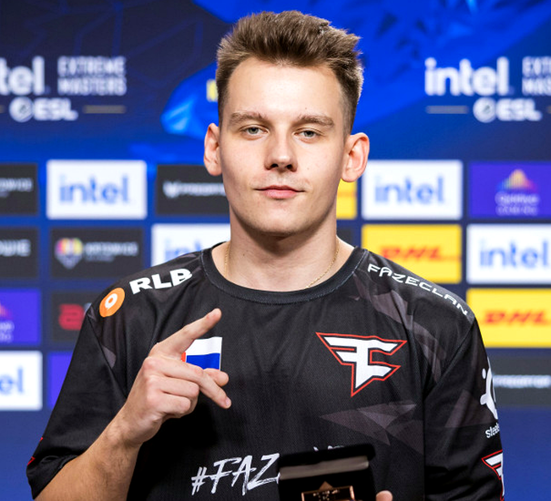 frozen ведёт FaZe вперёд на карте Ancient