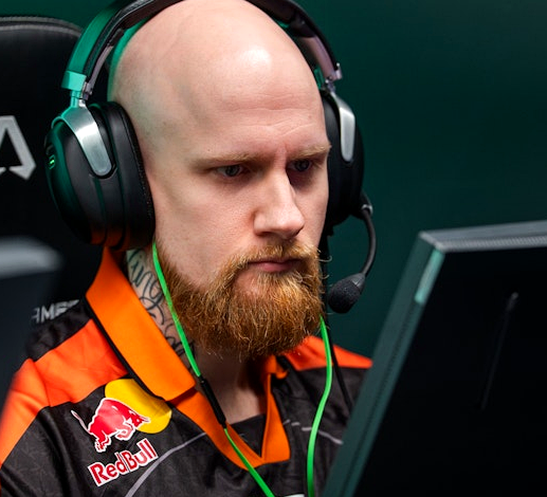 KRIMZ на сцене во время матча XSE Pro League