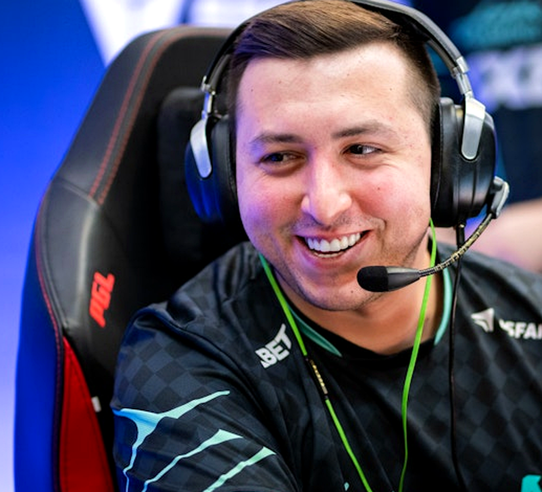 XANTARES на сцене турнира CS2