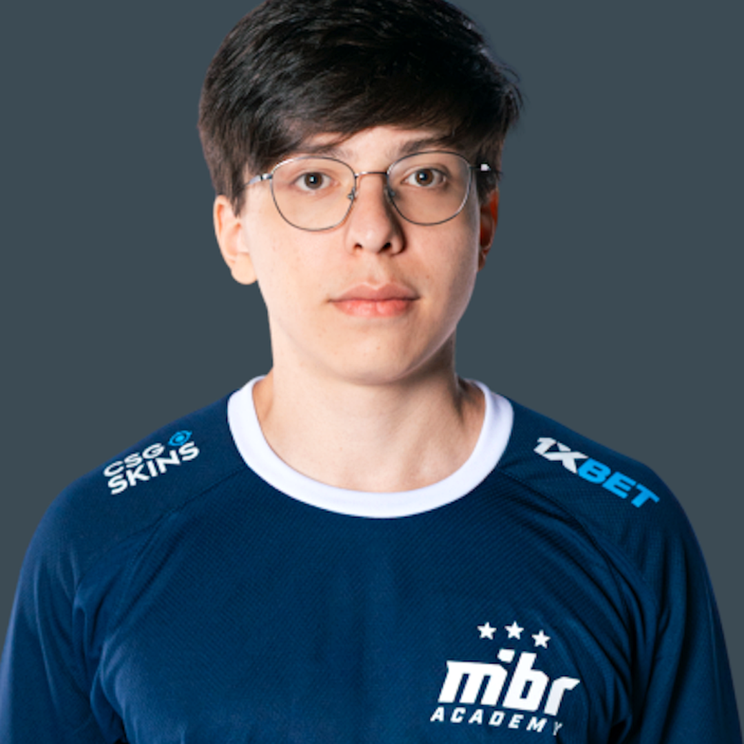 пустое место капитана в тренировочной комнате MIBR Academy после увольнения stormzyn