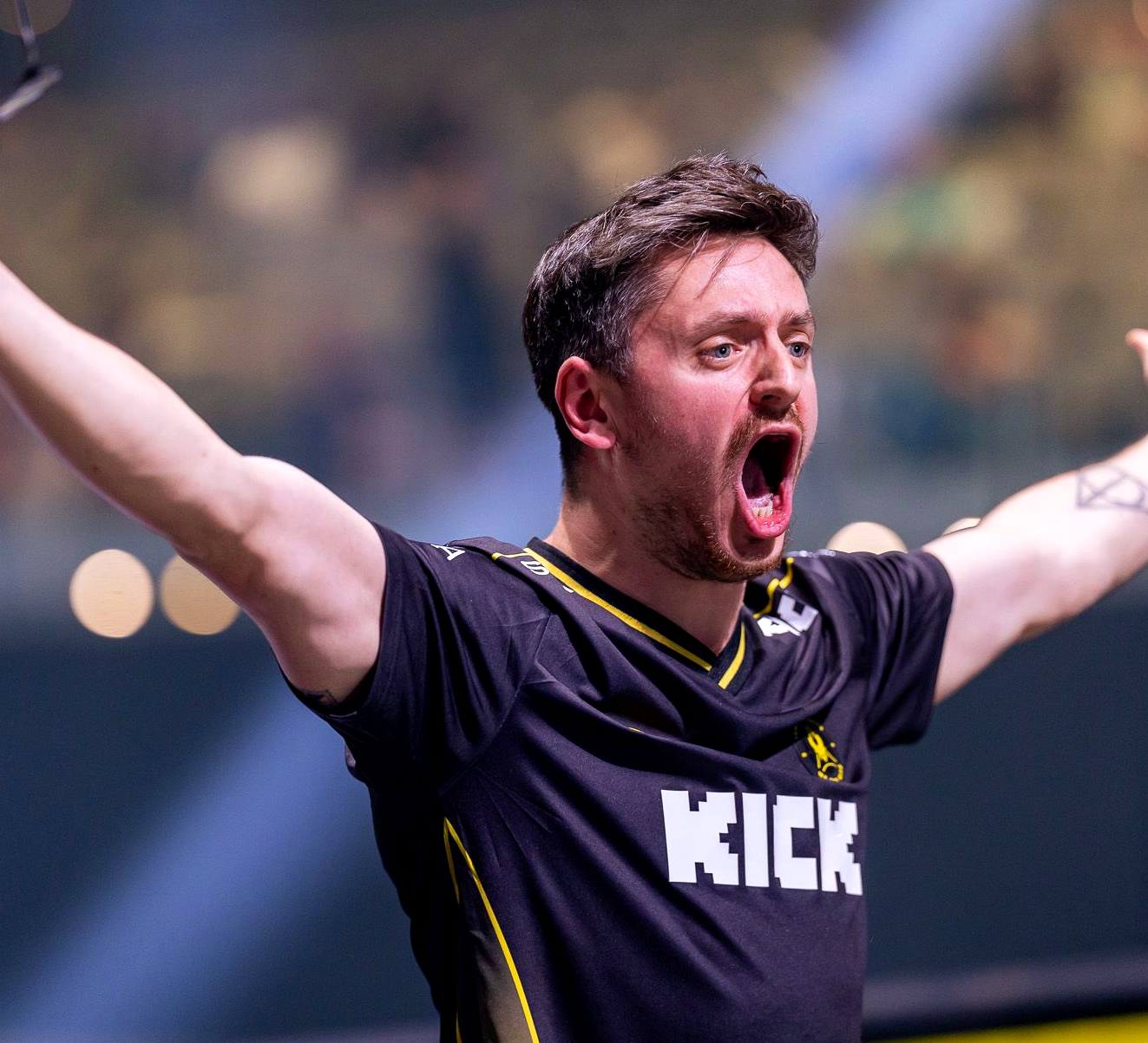 Игроки Team Vitality перед матчем на крупном турнире по CS2