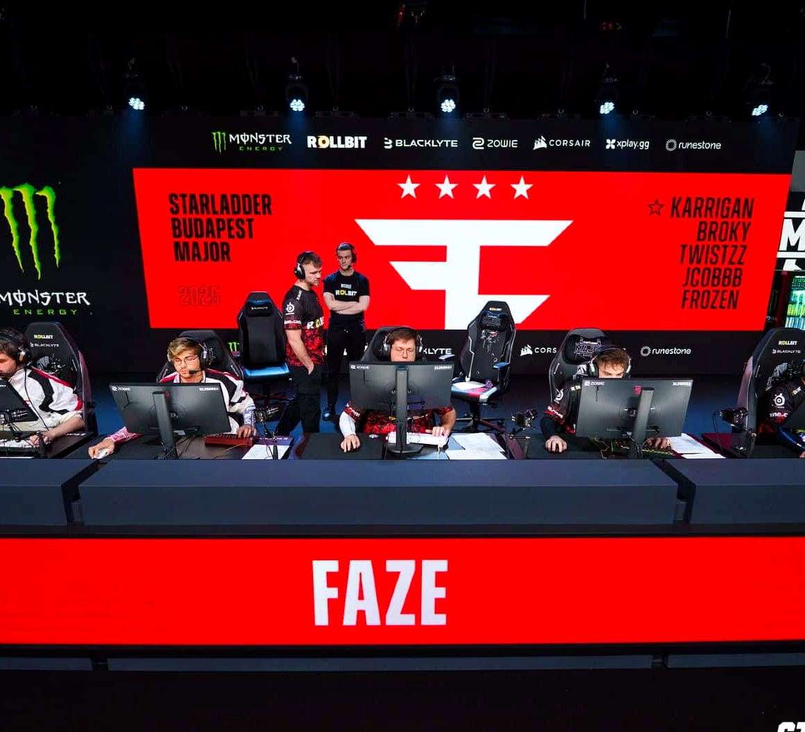 сцена StarLadder Budapest Major 2025 перед матчем FaZe
