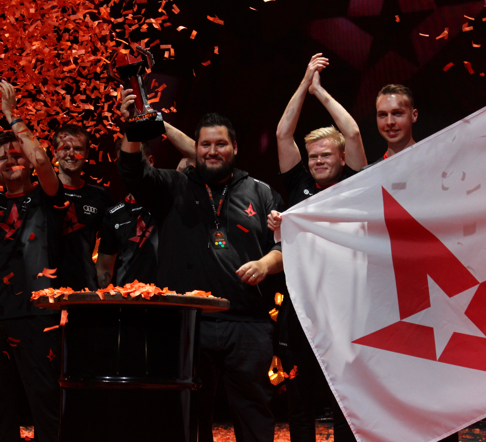 Визуал о сжатии рейтинга для верхушки Level 10 на FACEIT