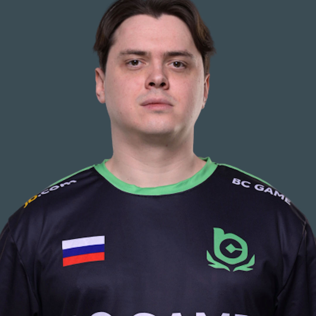Denis electroNic Sharipov на сцене турнира по CS2