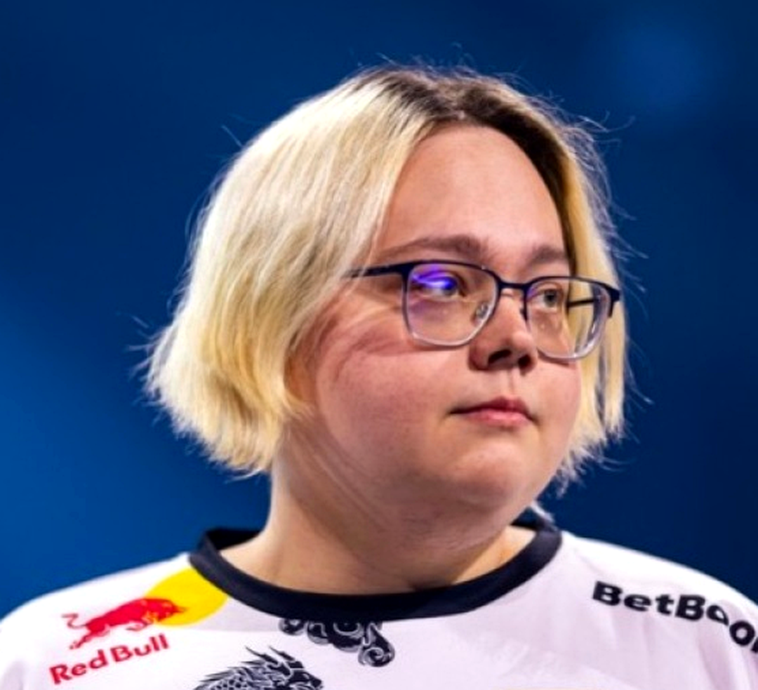 Boris magixx Vorobiev по ходу матча на сцене CS2 в роли капитана Team Spirit