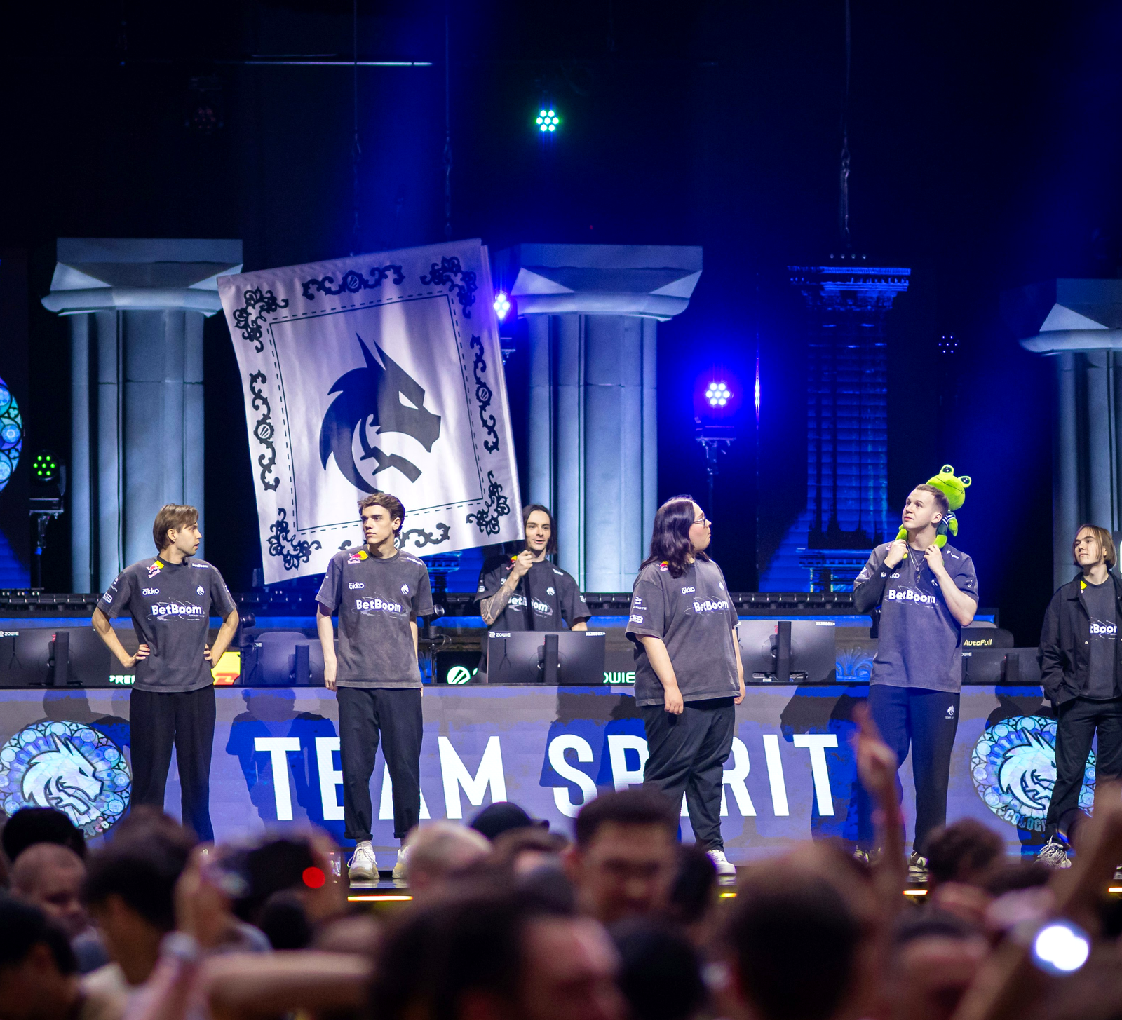Состав Team Spirit во время матча по CS2
