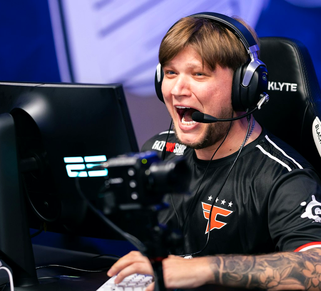 Александр s1mple Костылев на тренировке перед матчем в CS2