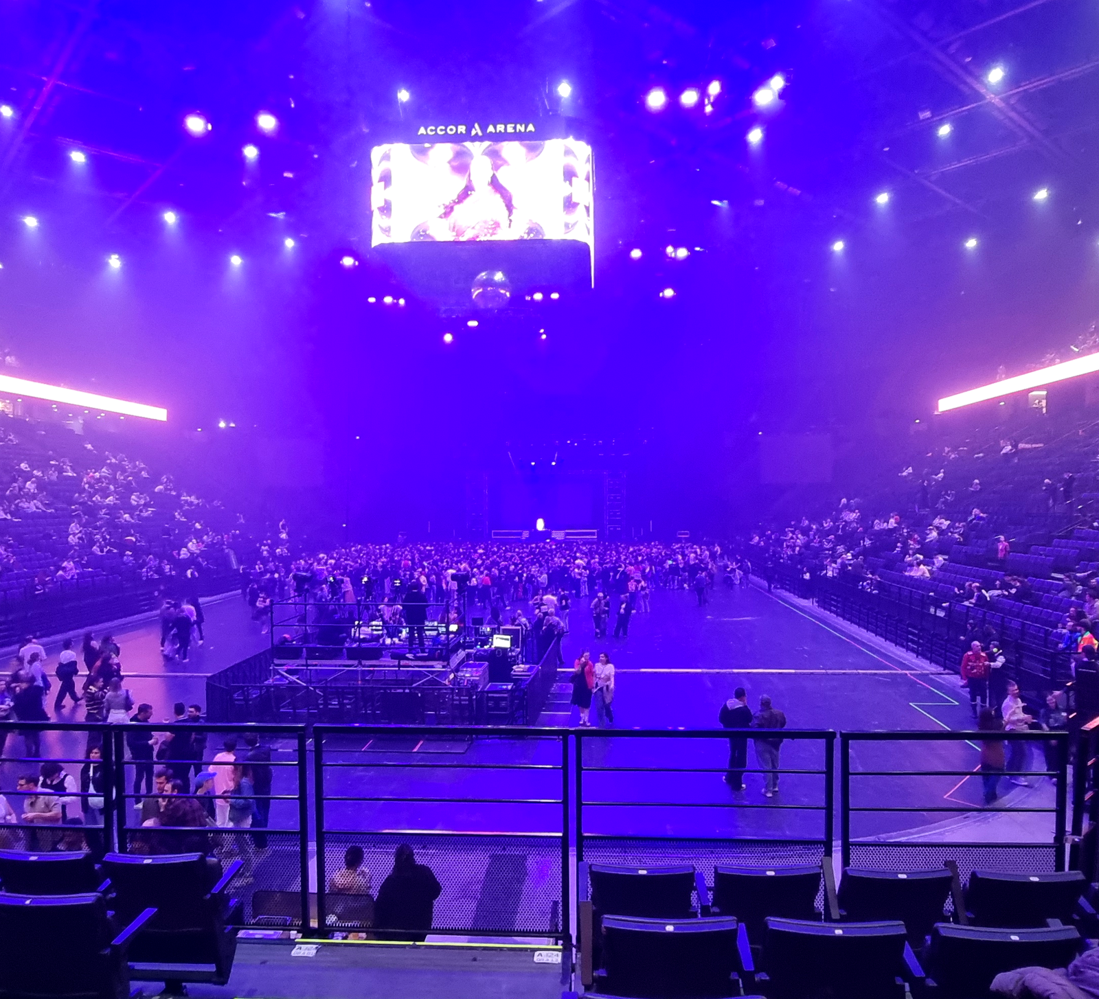 Accor Arena в Париже перед финальным днём EWC 2026 по CS2
