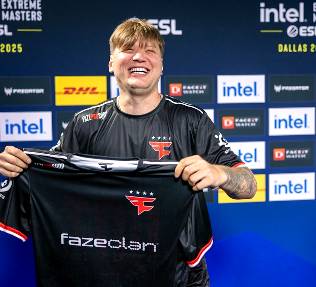 Александр s1mple Костылев на киберспортивной площадке