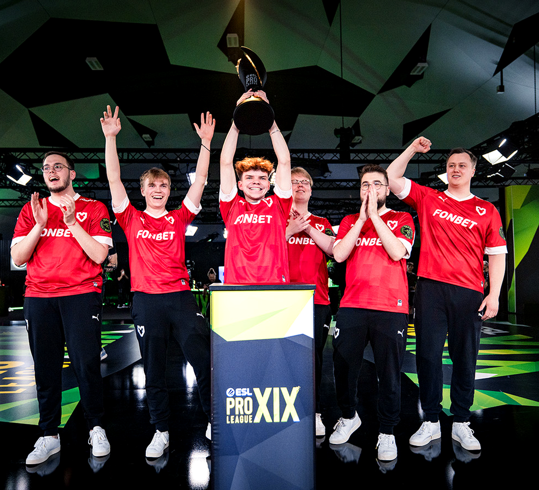 MOUZ с трофеем ESL Pro League Season 19