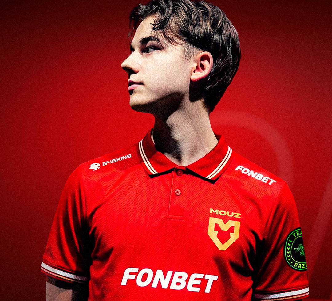 Состав MOUZ на сцене перед матчем по CS2