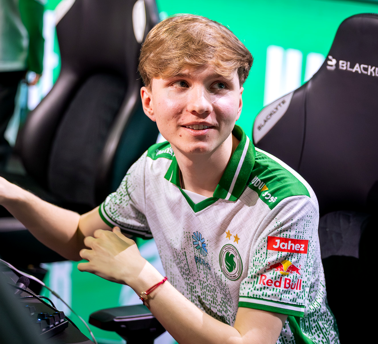 Состав CS2 готовится к матчам FACEIT после калибровки.