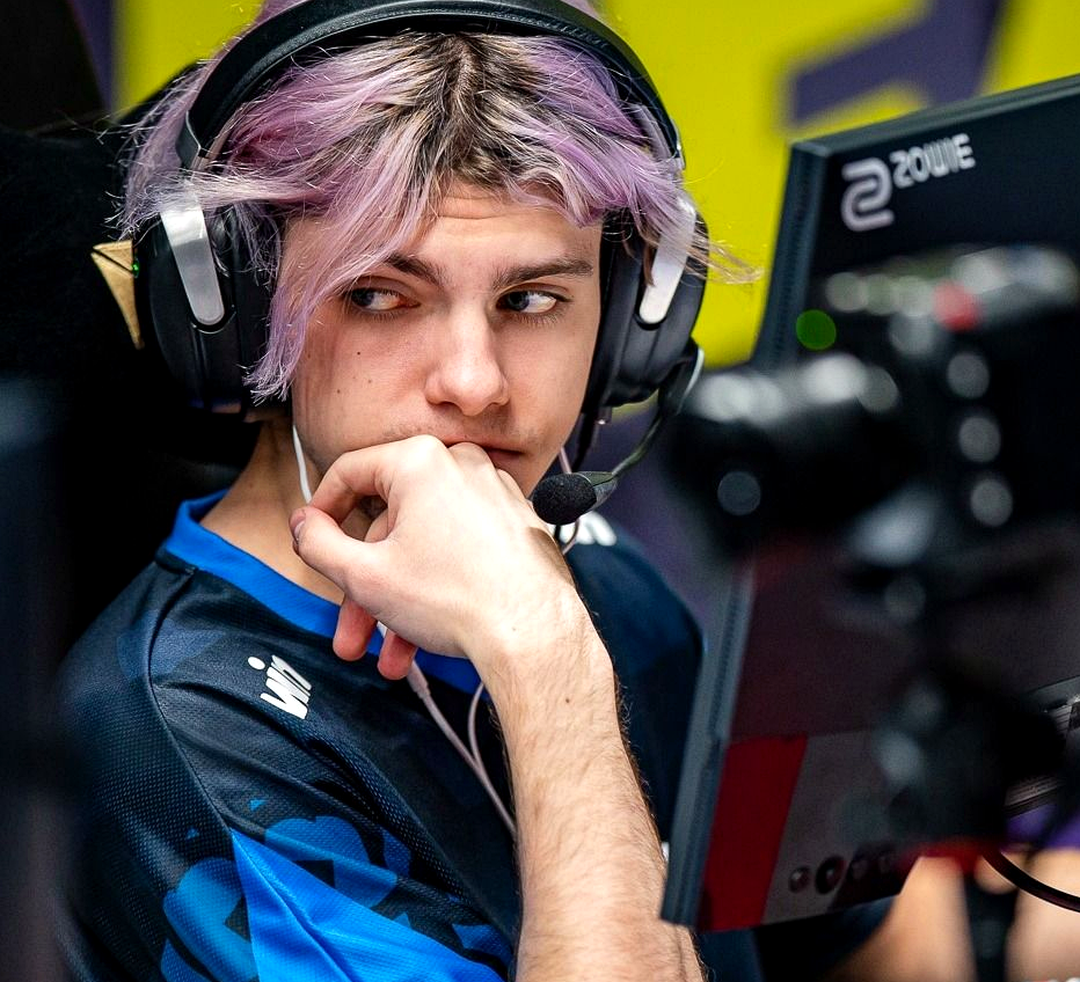 Deko во время матча по CS2