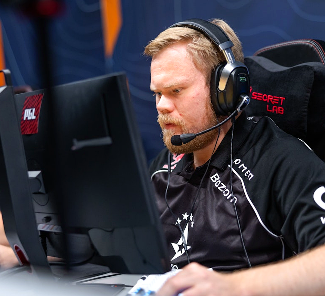 Magisk готовится к раунду в роли капитана BC.Game.
