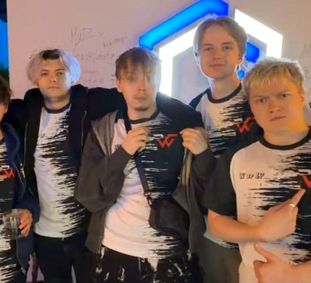 Игроки WW Team перед матчем по CS2