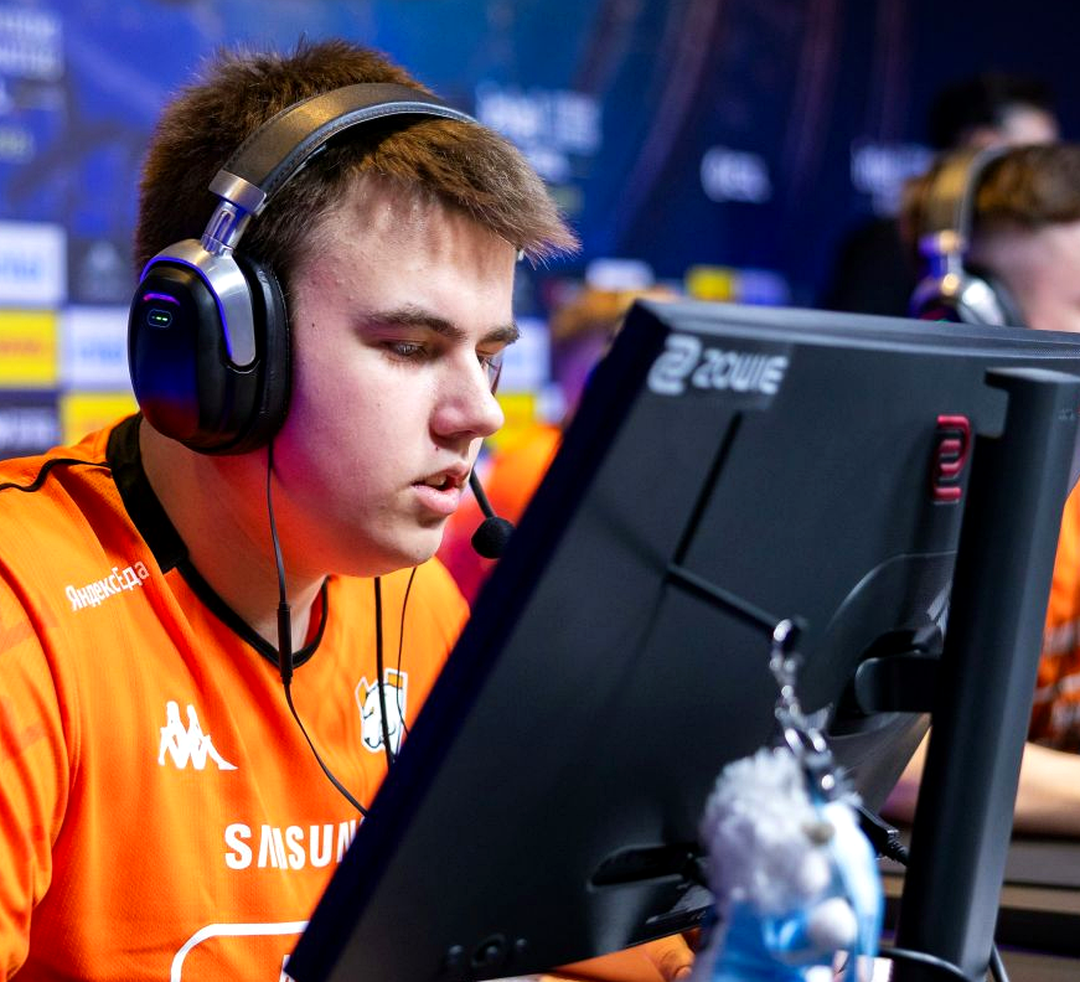 Игроки Virtus.pro после выхода в плей-офф квалификации EWC по CS2