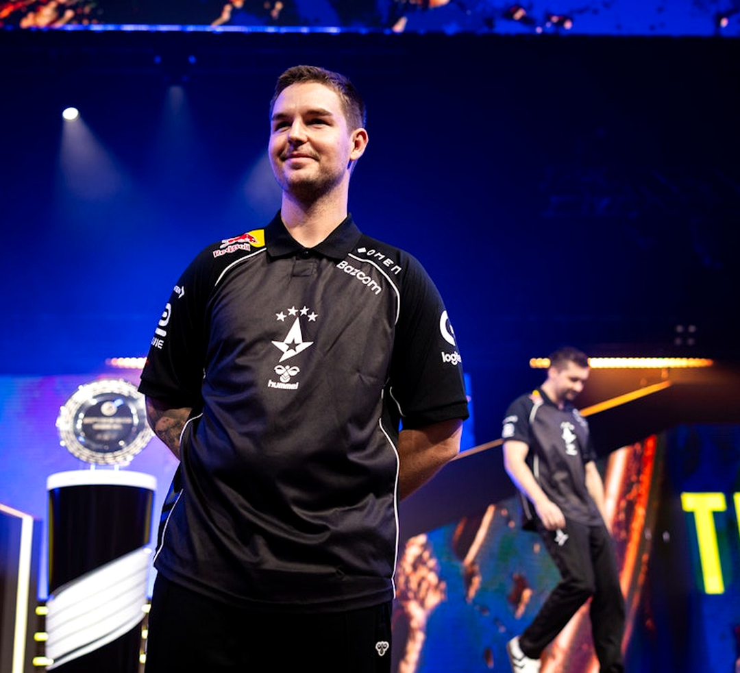 Игроки 100 Thieves обсуждают план перед матчем по CS2