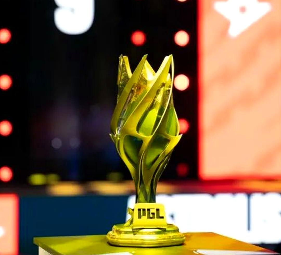 Игрок CS2 проводит матч насыщенного турнирного дня