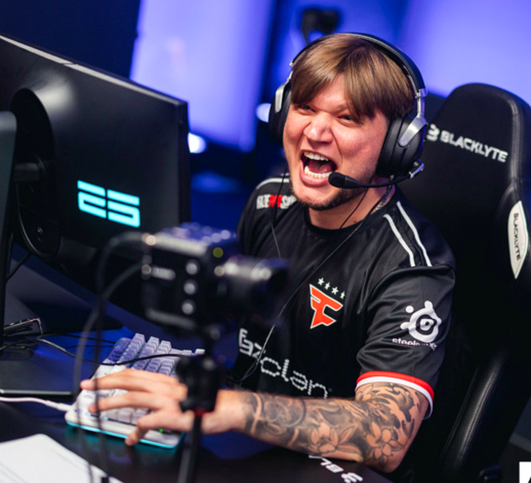s1mple во время матча по Counter-Strike 2