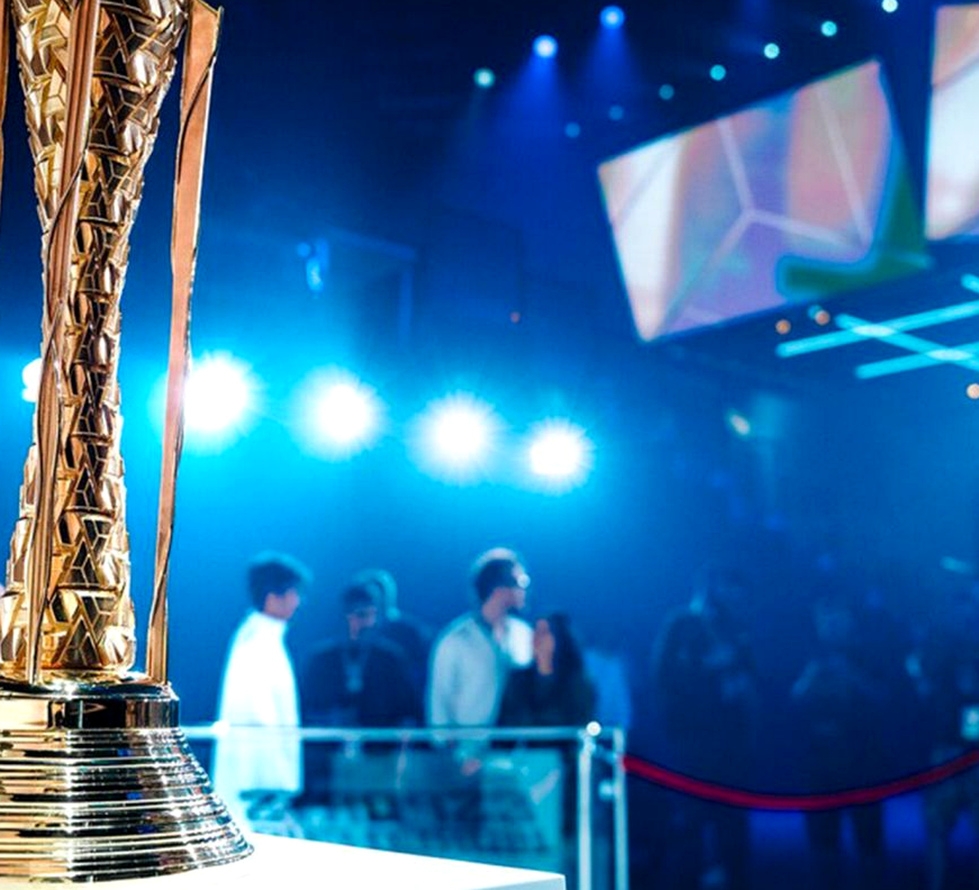 Трофей крупного турнира Dota 2 перед финалом.