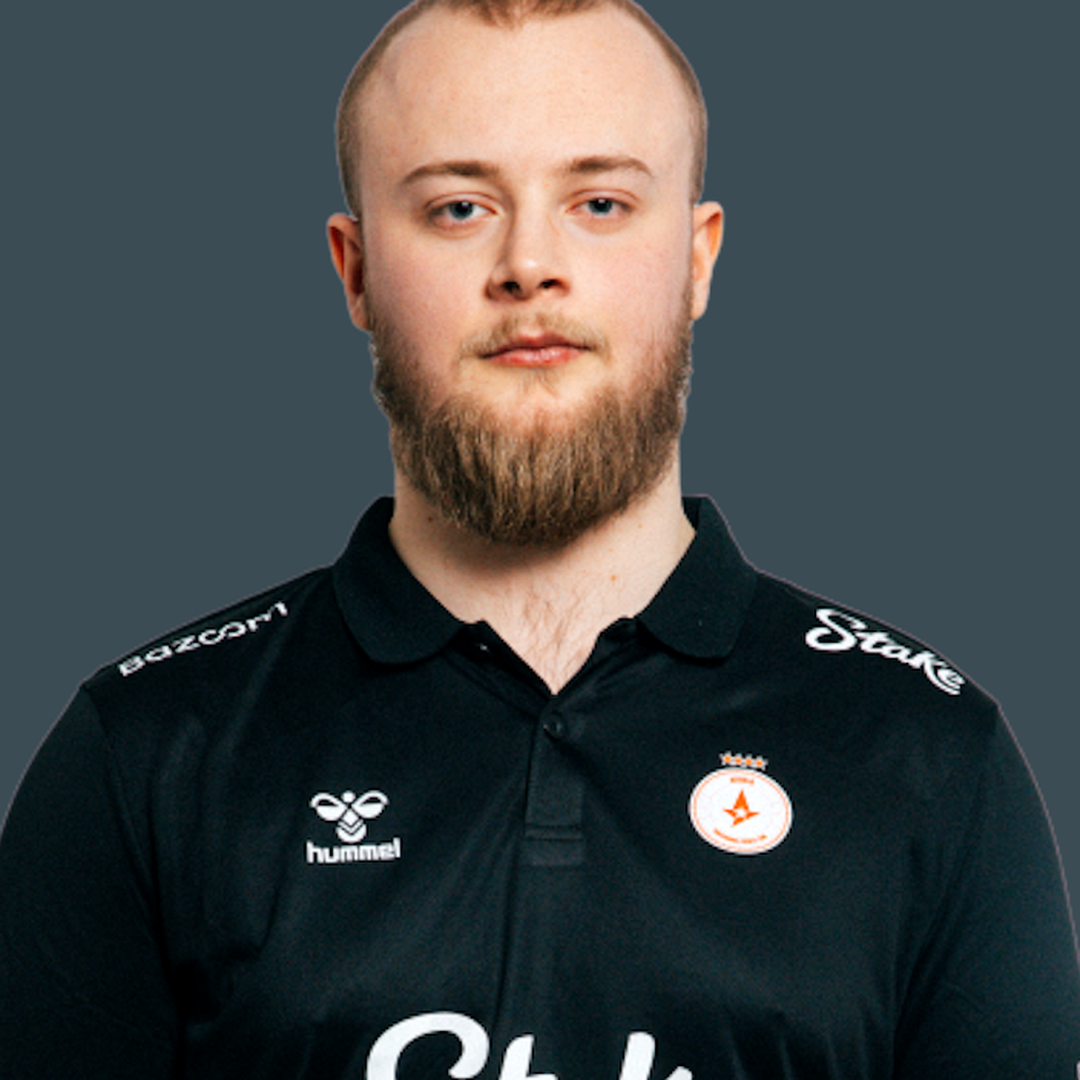 Игроки Astralis на киберспортивной арене перед матчем CS2