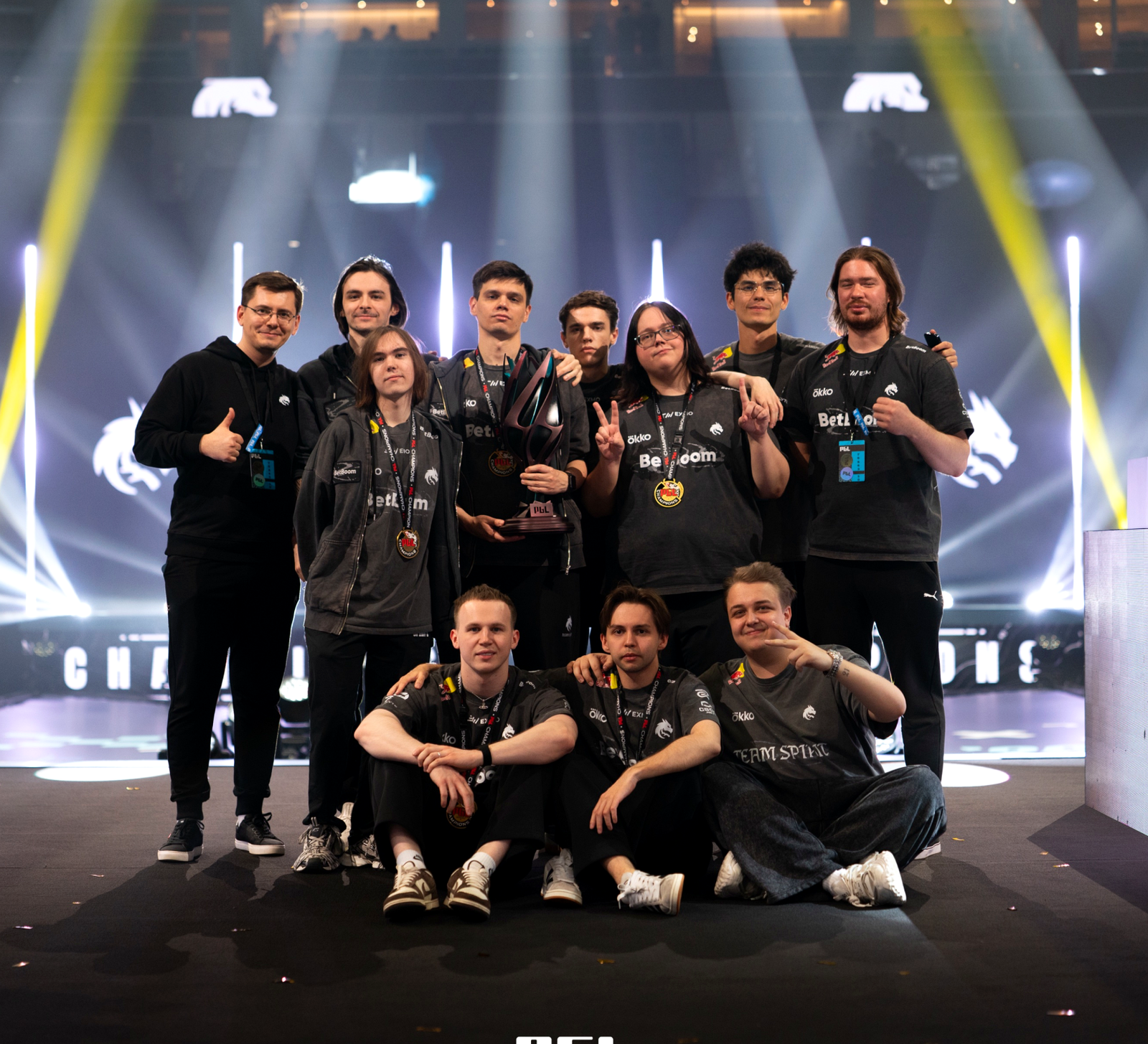 Игроки Team Spirit во время напряжённого матча против JiJieHao на EWC 2026