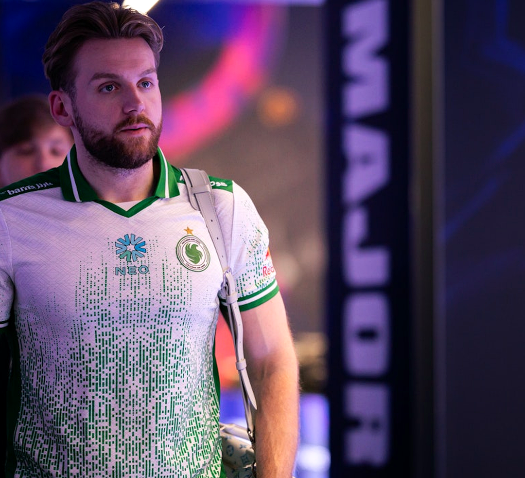 Никола NiKo Ковач во время матча Falcons на мейджоре по CS2.