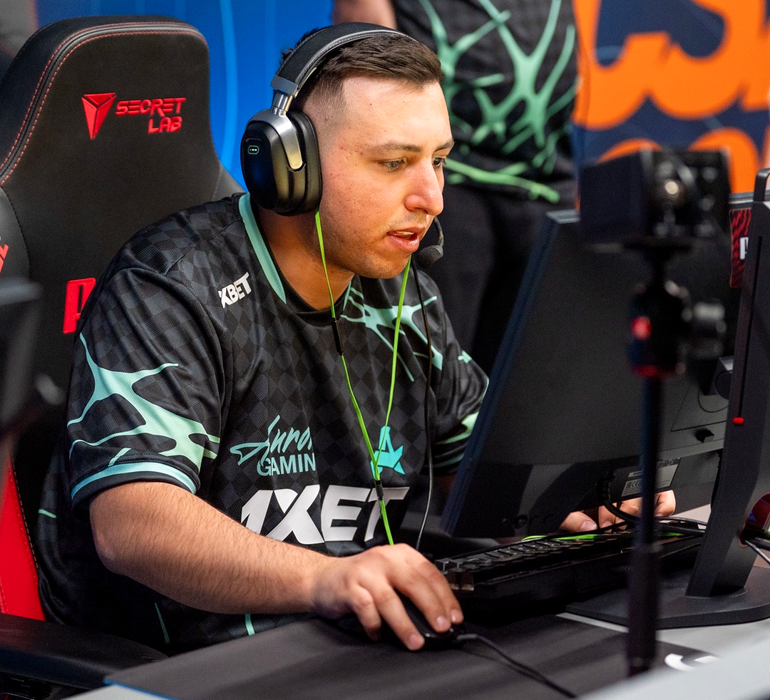 XANTARES во время матча Aurora против M80 на Dust2