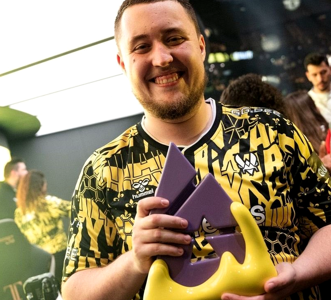 ZywOo во время матча Vitality на турнире CS2