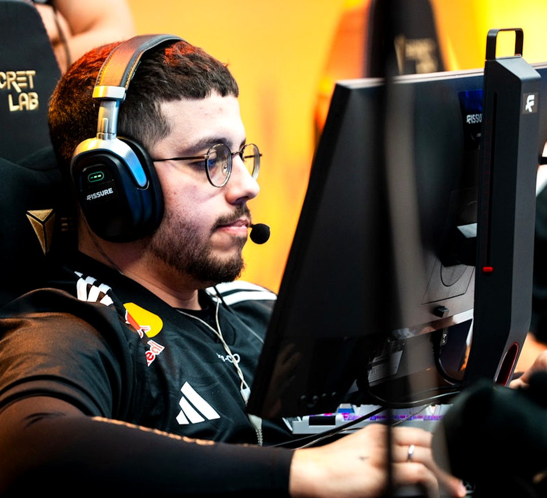 Состав FURIA в кабинке во время матча CS2
