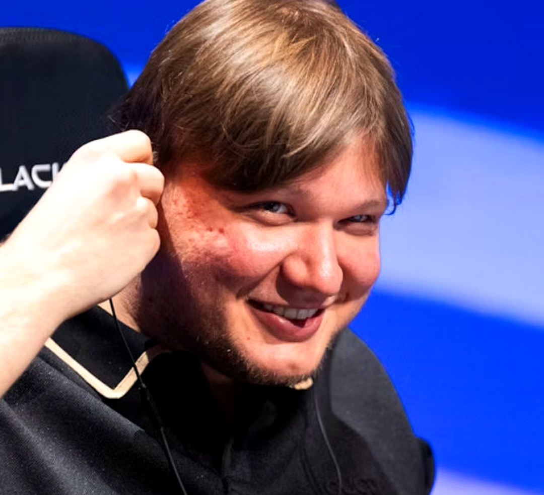 Александр s1mple Костылев на LAN-турнире по CS2