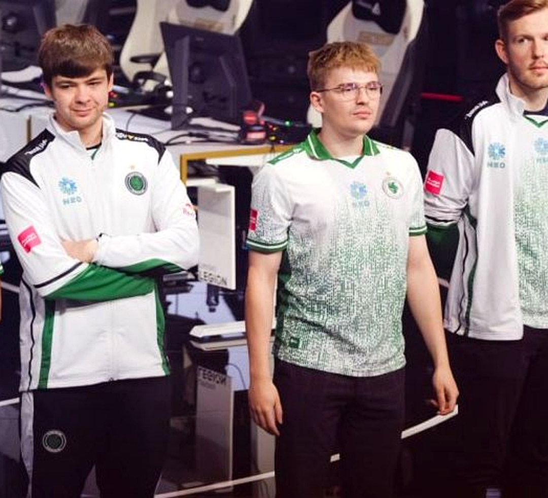 Состав Team Falcons во время матча по Dota 2
