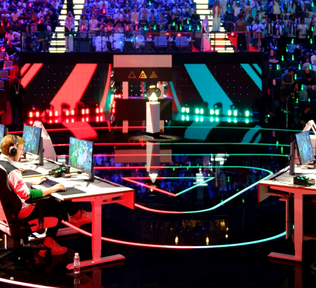 Сцена жеребьёвки плей-офф Esports World Cup по Dota 2