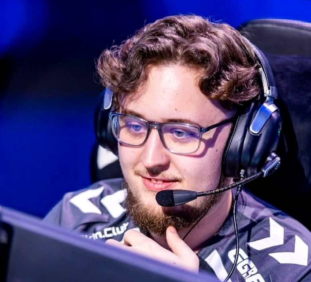 ZywOo из Vitality во время матча против Lynn Vision на Dust2