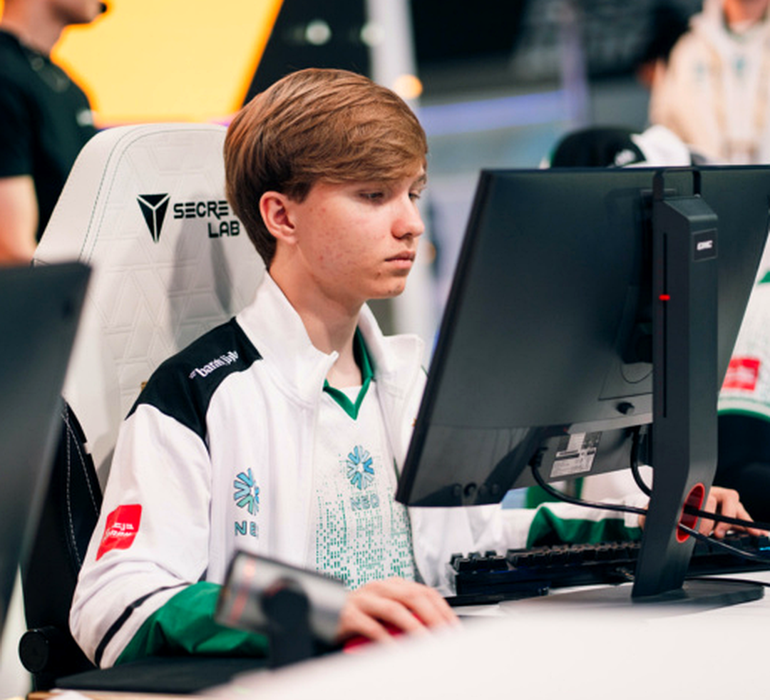 m0NESY во время матча по CS2 на Esports World Cup 2026