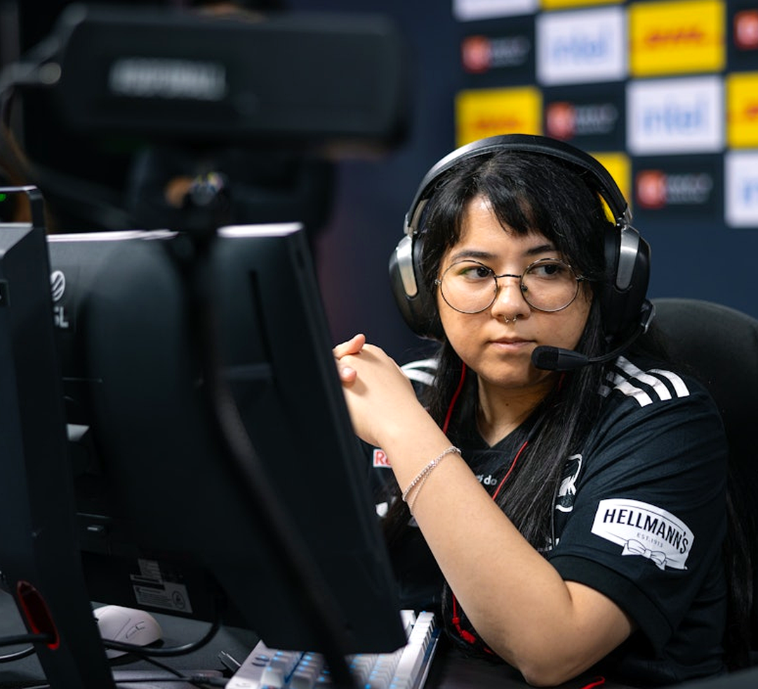 Карина kaahSENSEI Такахаси на турнире по Counter-Strike 2