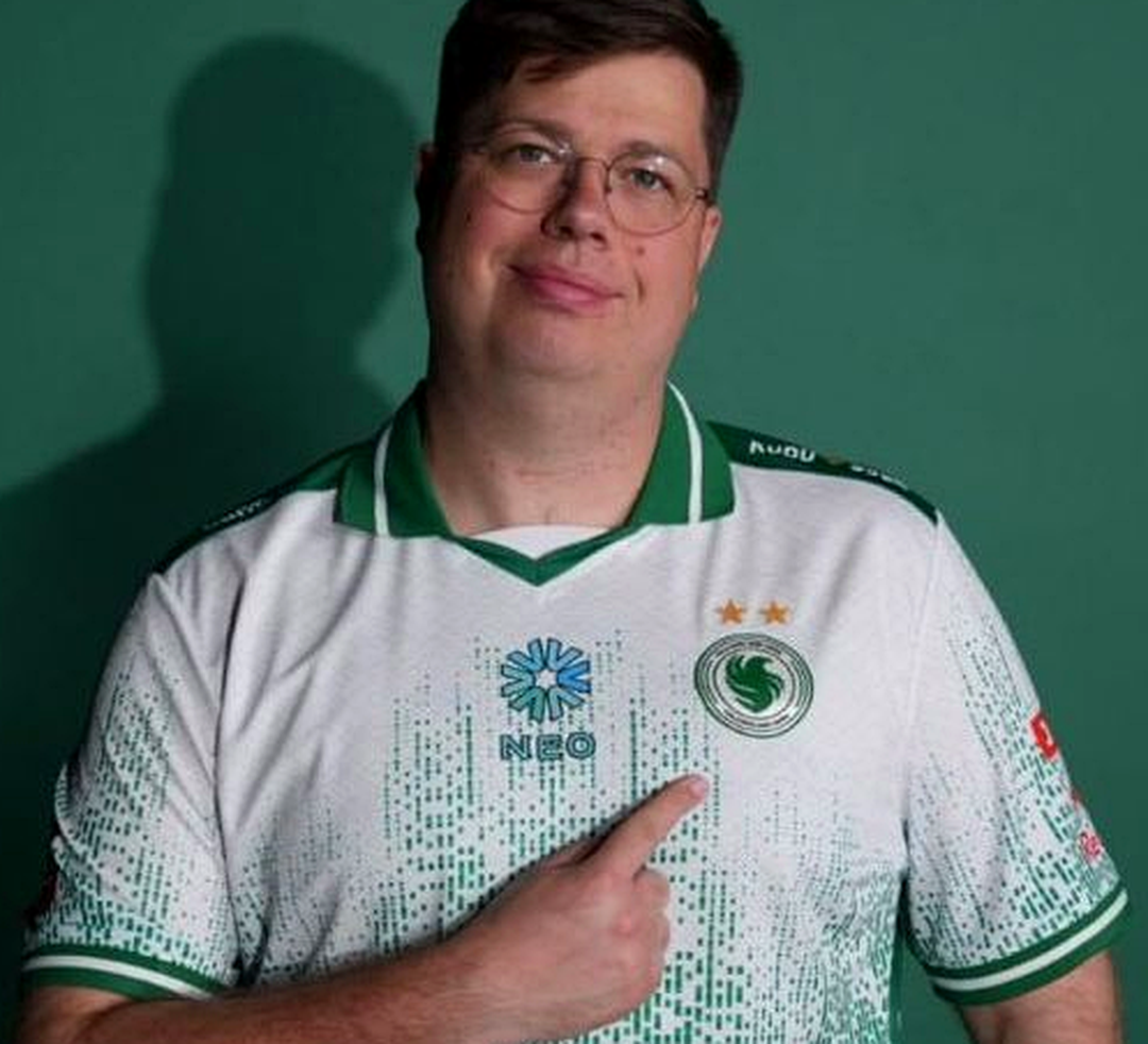 Игроки Team Falcons перед матчем EWC 2026 по CS2