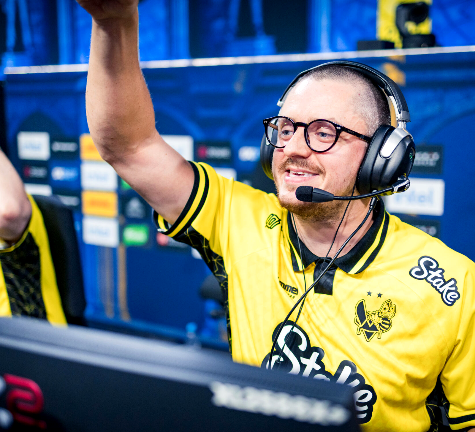 apEX во время матча по Counter-Strike 2