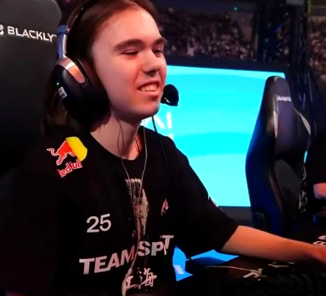 Игроки Team Spirit во время паузы на турнире CS2