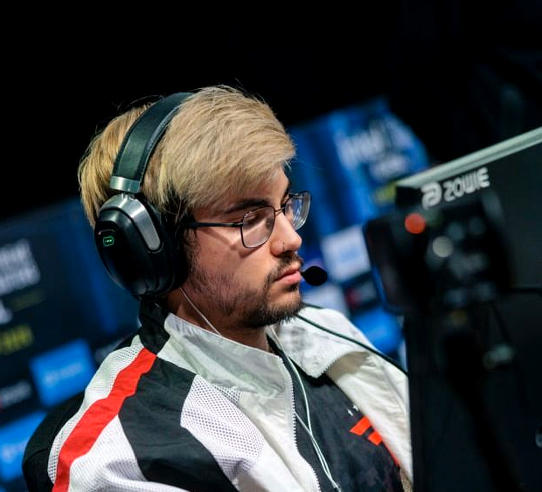 Игроки FaZe Clan во время матча плей-офф по CS2