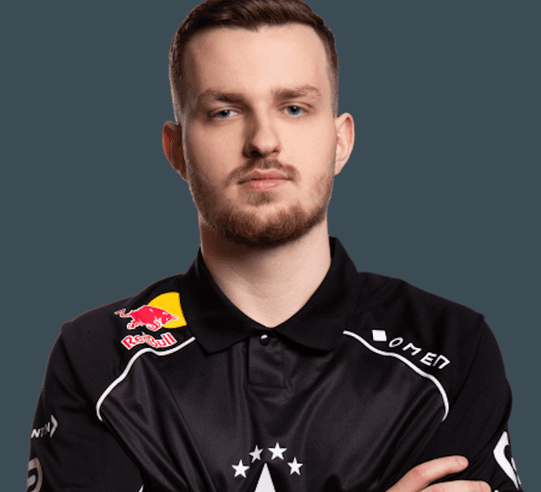 Игроки Astralis обсуждают тактику перед матчем по CS2