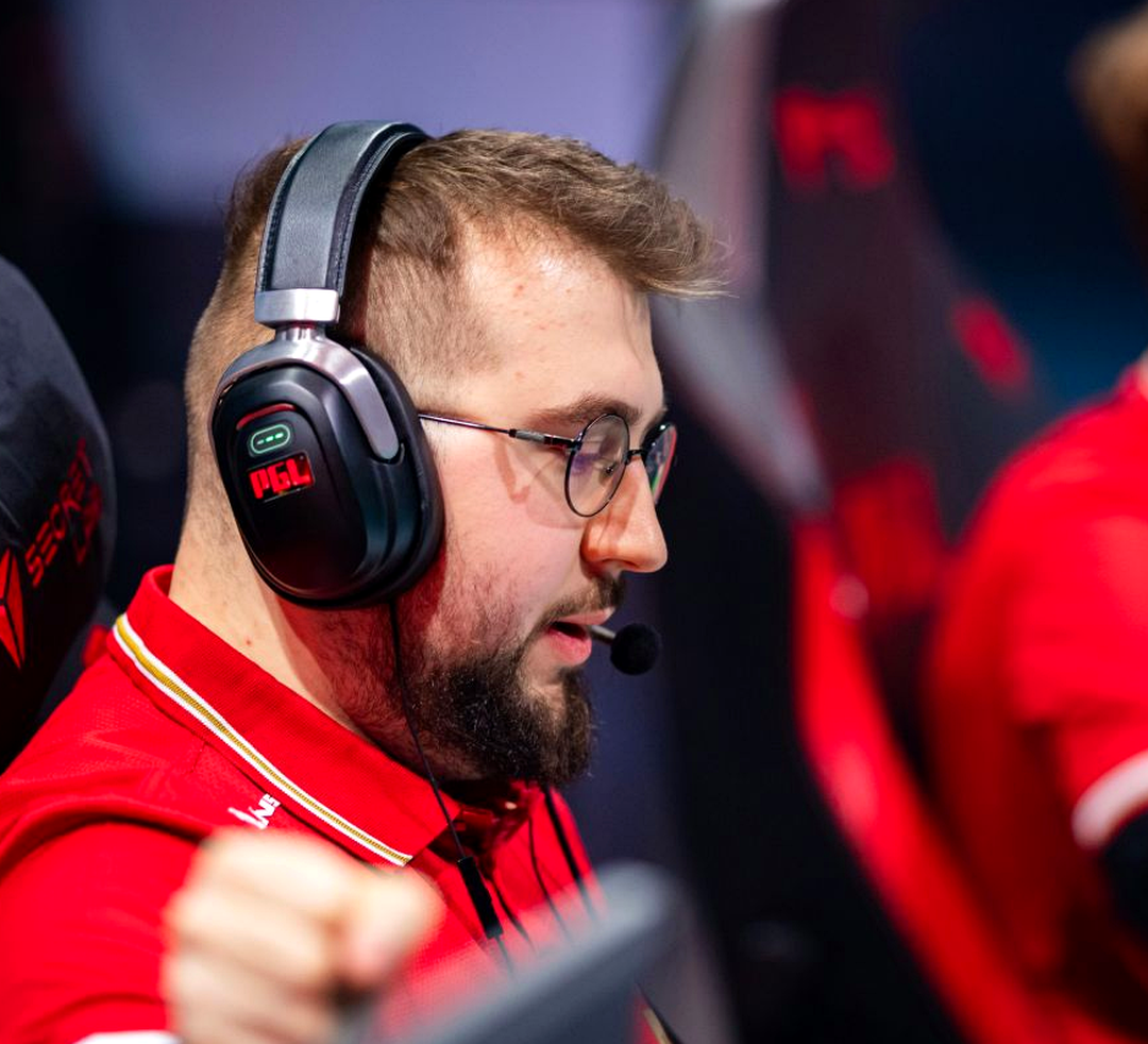 Игроки MOUZ во время матча плей-офф CS2
