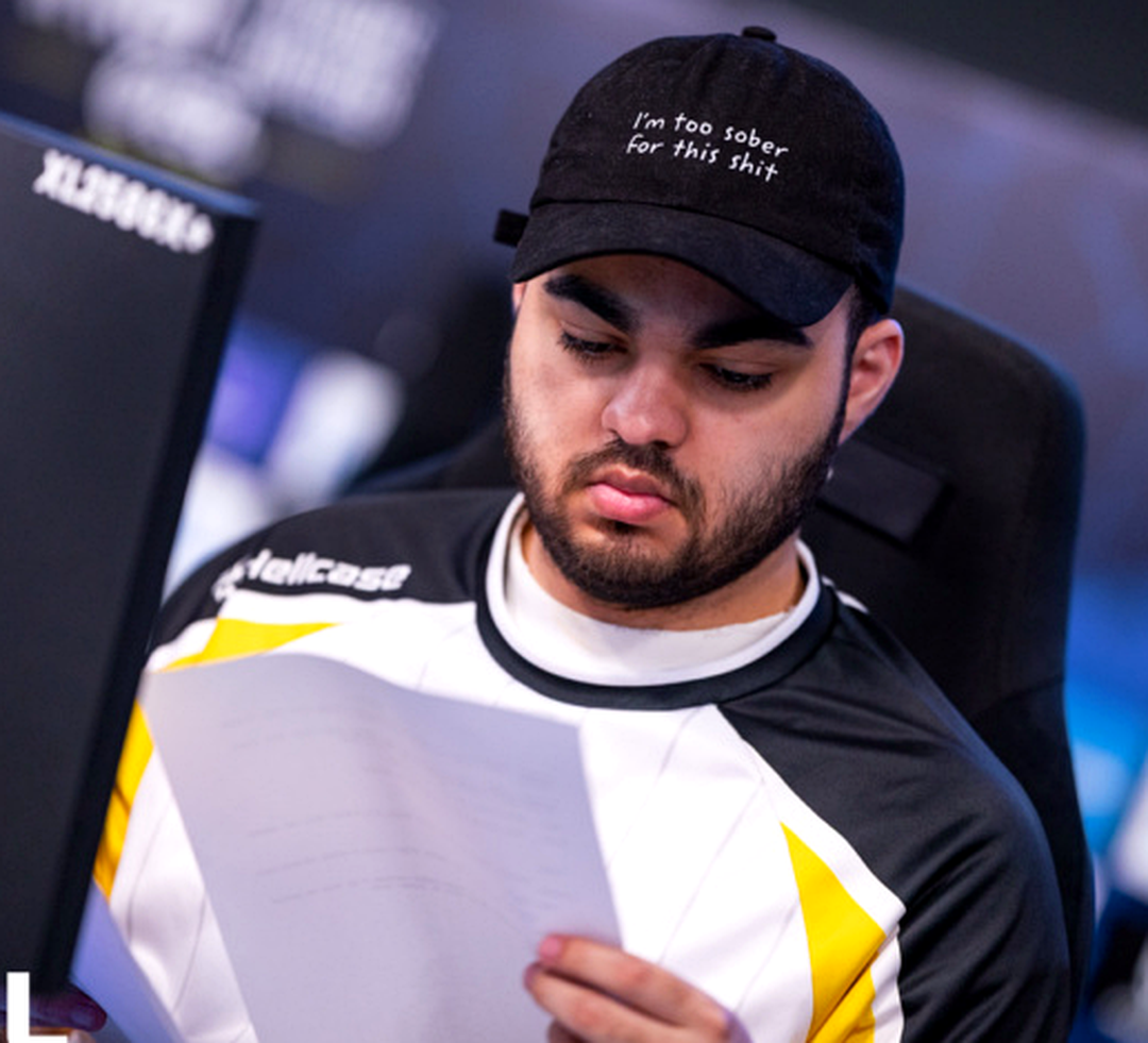 n1ssim из Legacy во время матча против NAVI на EWC 2026
