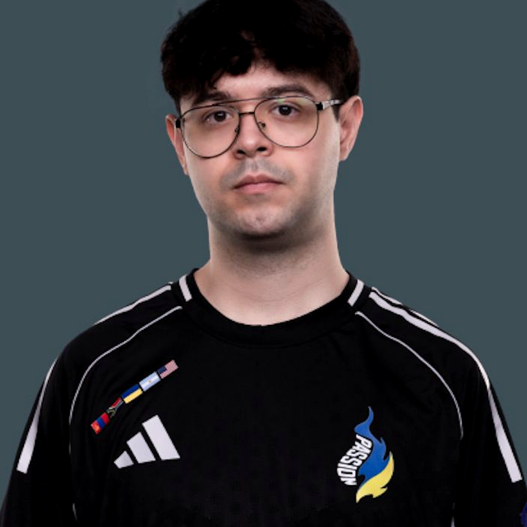 Игроки Passion UA перед матчем по Counter-Strike 2.