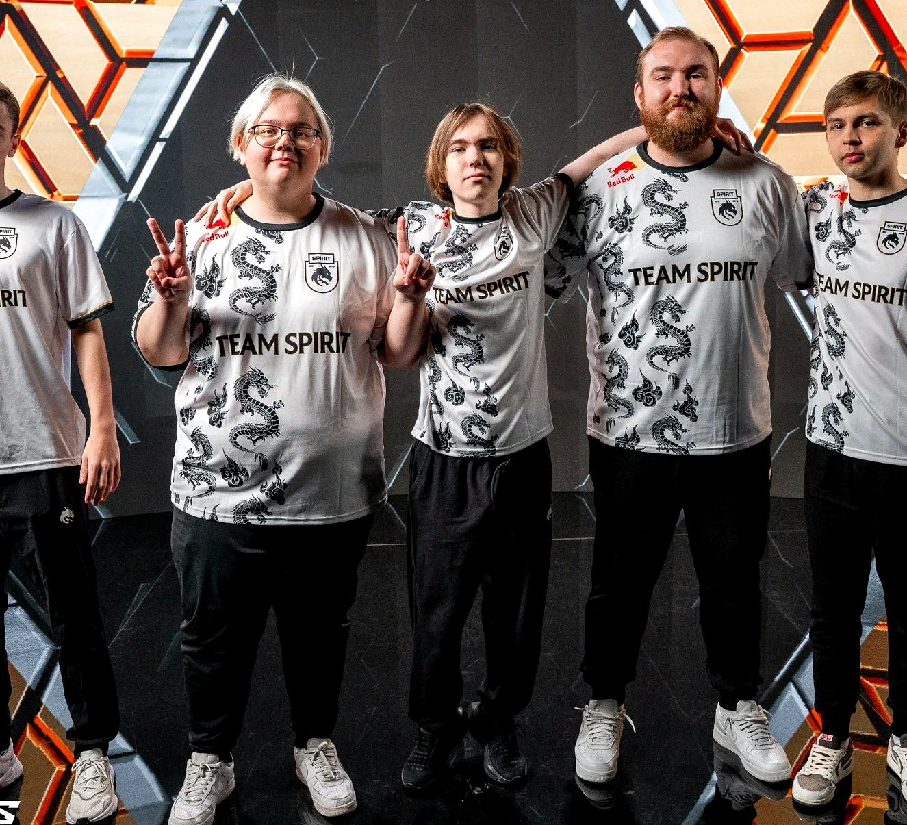 Игроки Team Spirit после решающей серии EWC 2026 по CS2