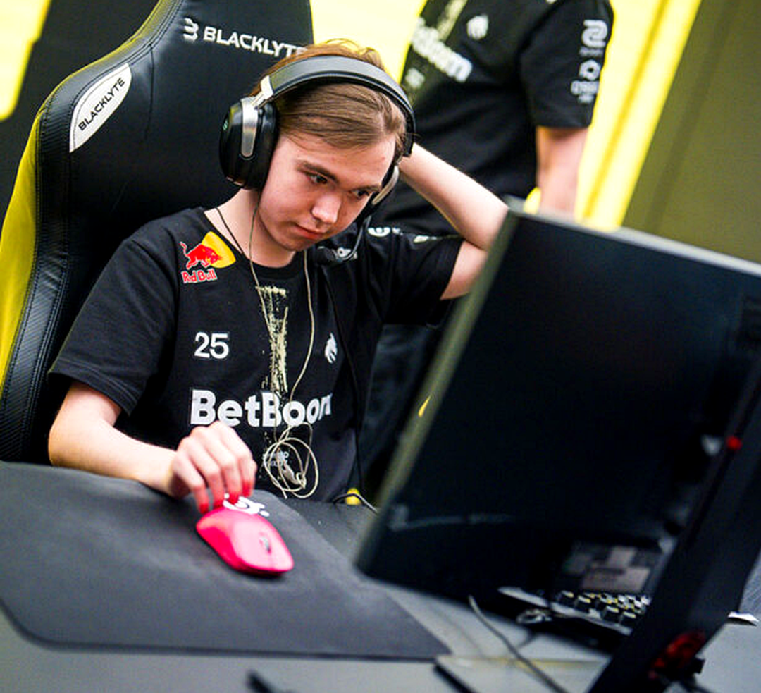 donk во время матча Team Spirit по Counter-Strike 2