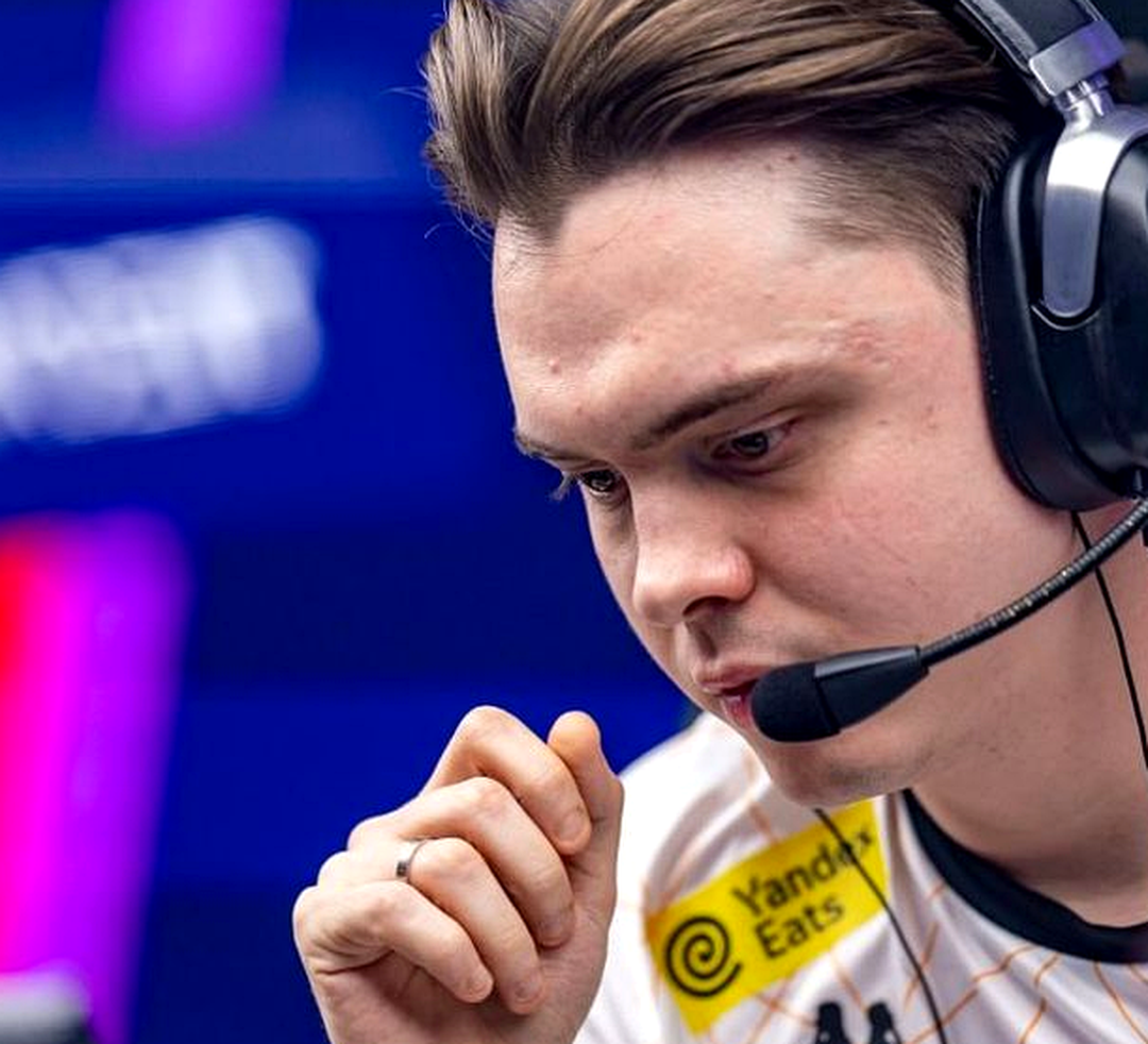 Тимур FL4MUS Марев во время матча GamerLegion на турнире по CS2