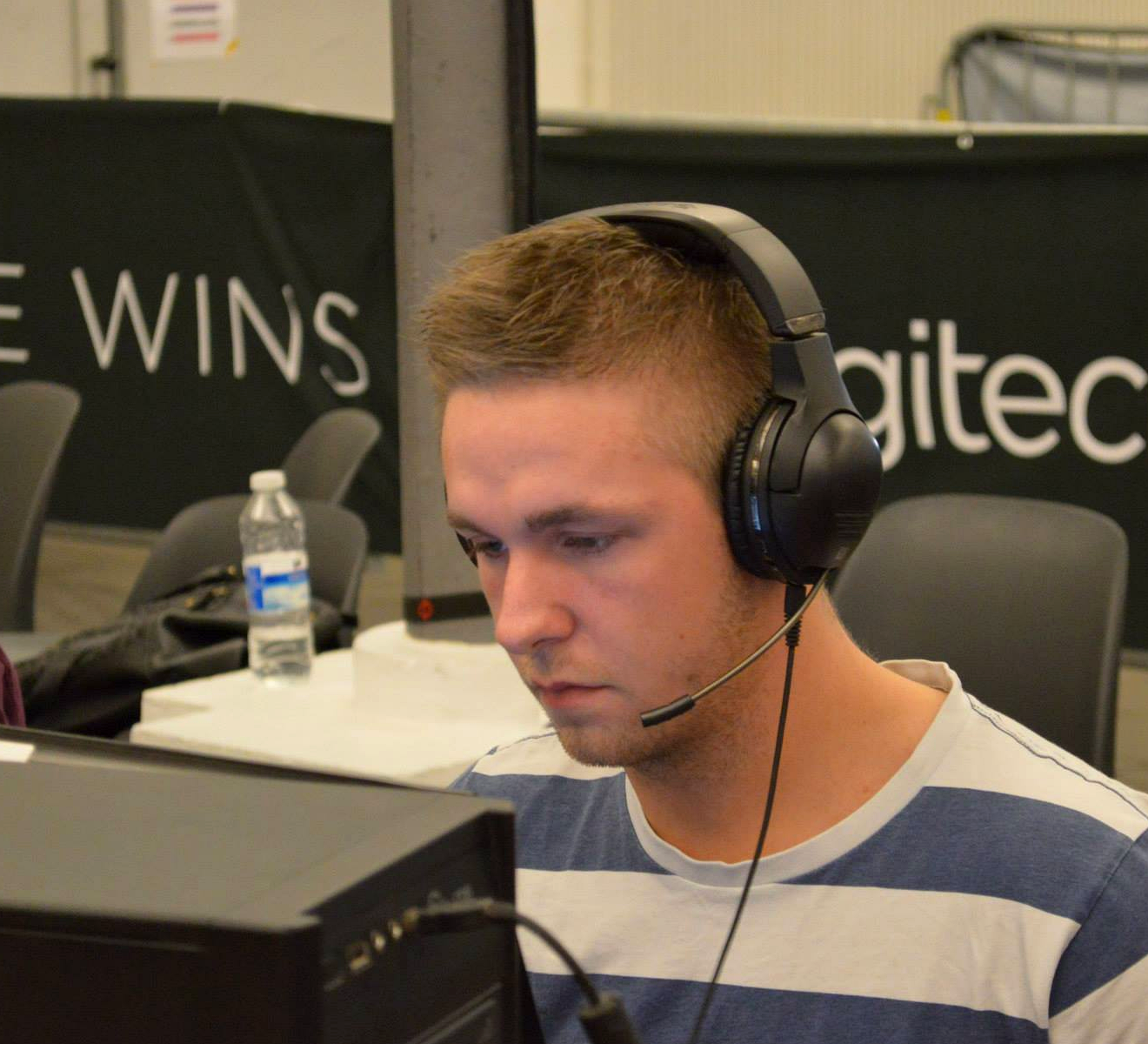 Архивное фото состава Reason на турнире Counter-Strike