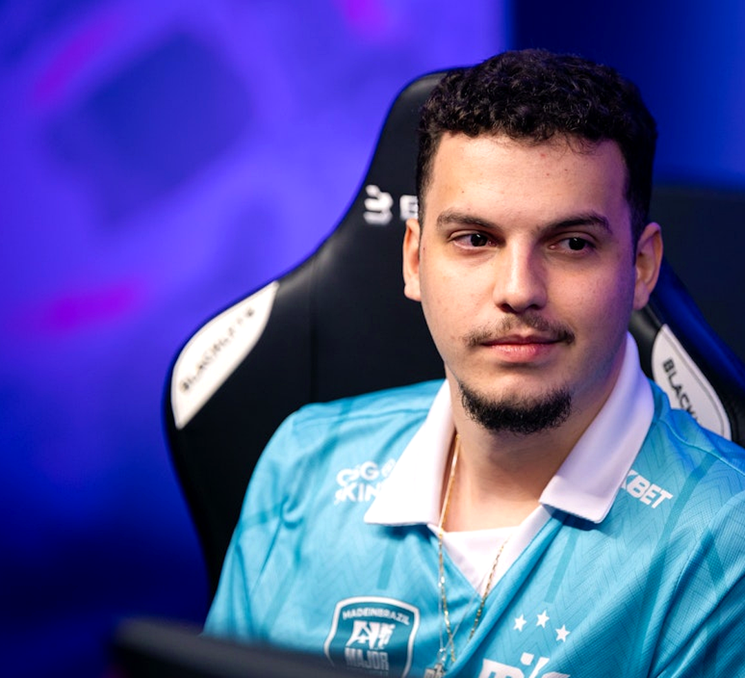 Brenz4n на турнире по CS2 во время выступления за MIBR.